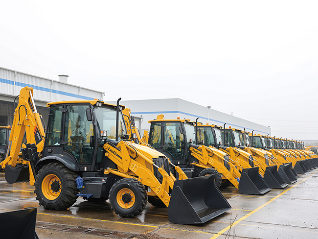 百余臺礦用寬體車交付.jpg 百余臺礦用寬體車交付.jpg