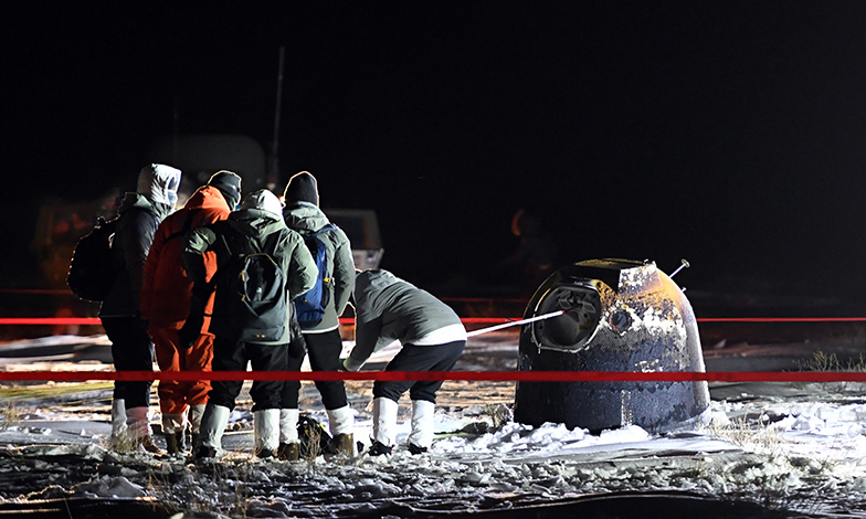 12月17日凌晨，嫦娥五號返回器攜帶月球樣品，采用半彈道跳躍方式再入返回，在內蒙古四子王旗預定區域安全著陸。（新華社記者 連振 攝）