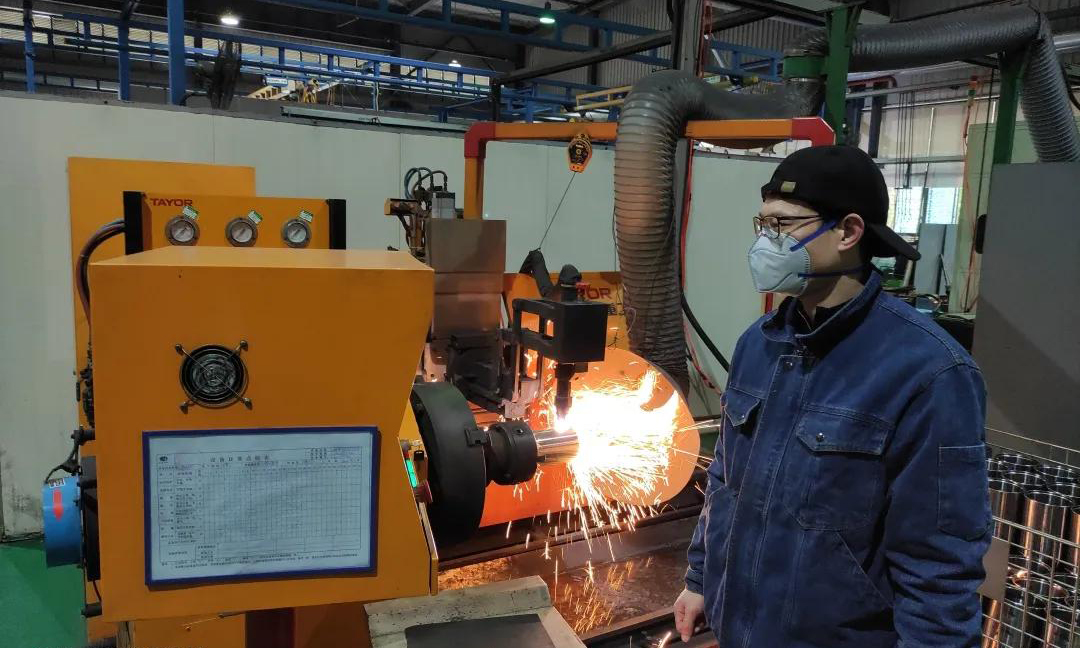 復(fù)工第一天，虎溪電機(jī)工作人員全力以赴保生產(chǎn)。