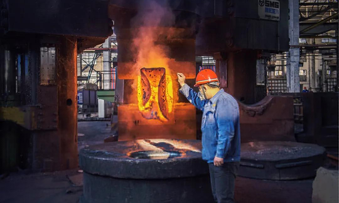 為保重點(diǎn)客戶合同、搶產(chǎn)品進(jìn)度，中原特鋼高級(jí)技師曲曉連續(xù)32小時(shí)跟班指導(dǎo)，解決了某特種產(chǎn)品在鍛造中的瓶頸，順利完成該重點(diǎn)產(chǎn)品鍛造任務(wù)。