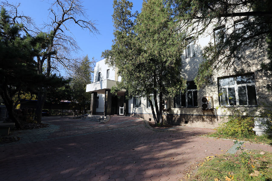 1986年，該樓正式改為鞍鋼老干辦。圖為2019年拍攝的昭和制鋼所迎賓館舊址現貌（現鞍鋼老干辦）。（馬明銘 攝）