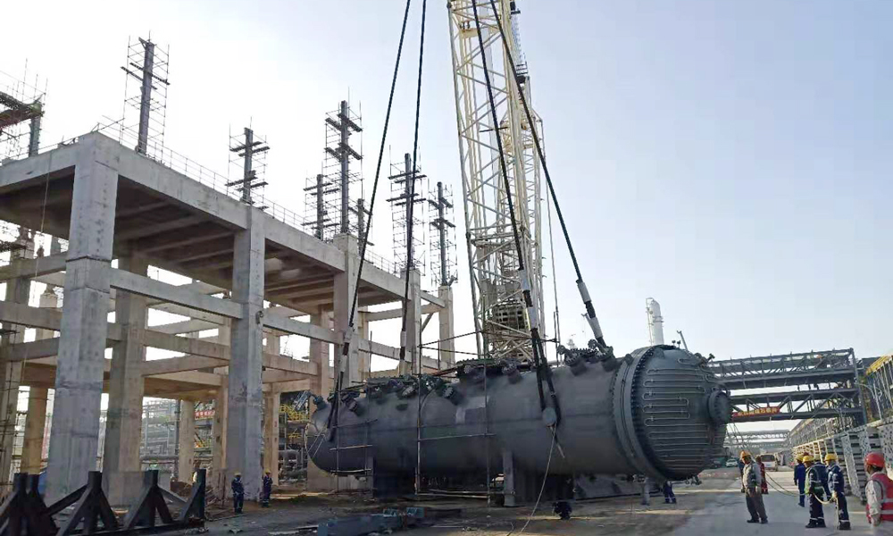 圖為JPP二線第2反應器吊裝現場。