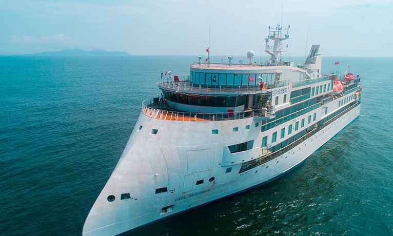 圖為招商極地探險(xiǎn)郵輪1號(hào)船（CMHI-196-1）進(jìn)行靜態(tài)性能實(shí)驗(yàn)。