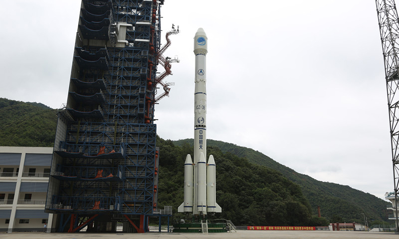 圖為火箭等待發(fā)射。