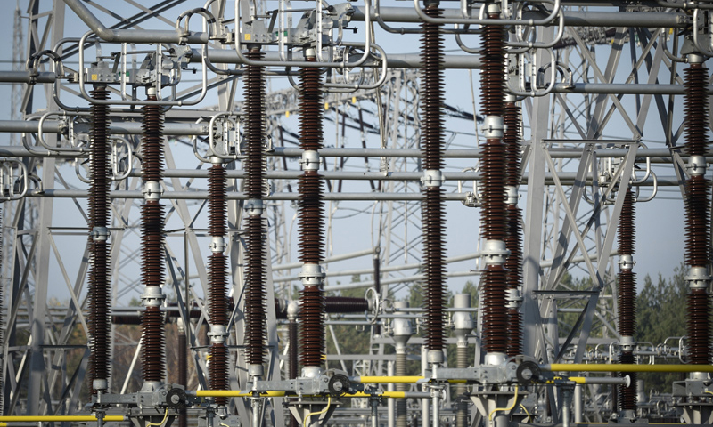 圖為11月8日，在波蘭東部城市科杰尼采拍攝的剛剛完成擴建改造的科杰尼采變電站的新設施。新華社發（亞普·阿林攝）