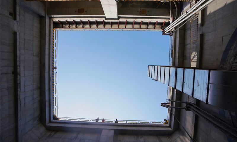 4月25日，中國(guó)中鐵隧道集團(tuán)的工人在京沈高鐵望京隧道施工。（新華社記者 邢廣利 攝）