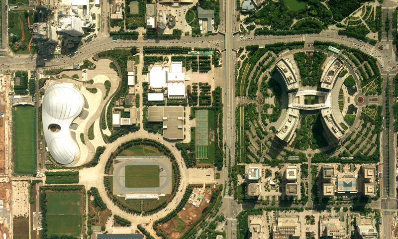 作為我國(guó)專門(mén)從事地理信息技術(shù)研發(fā)與應(yīng)用的高科技企業(yè)，駐陜央企中煤地質(zhì)總局煤航集團(tuán)發(fā)揮專業(yè)技術(shù)優(yōu)勢(shì)，利用當(dāng)今世界最先進(jìn)的“照相機(jī)”——機(jī)載混合型傳感器CityMapper-2，從2000米高空對(duì)西安地區(qū)進(jìn)行了一次高分辨率測(cè)繪航空攝影，幾乎覆蓋西安所有“十四運(yùn)”比賽場(chǎng)館。