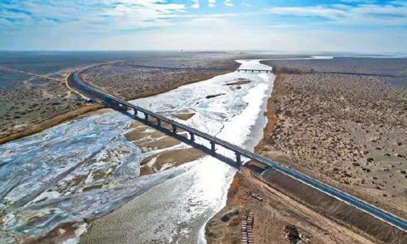 12月26日，鐵一院勘察設計，中鐵二十一局、中鐵二十二局集團有限公司承建的酒（泉）額（濟納）鐵路酒泉至東風段升級改造工程開通運營。