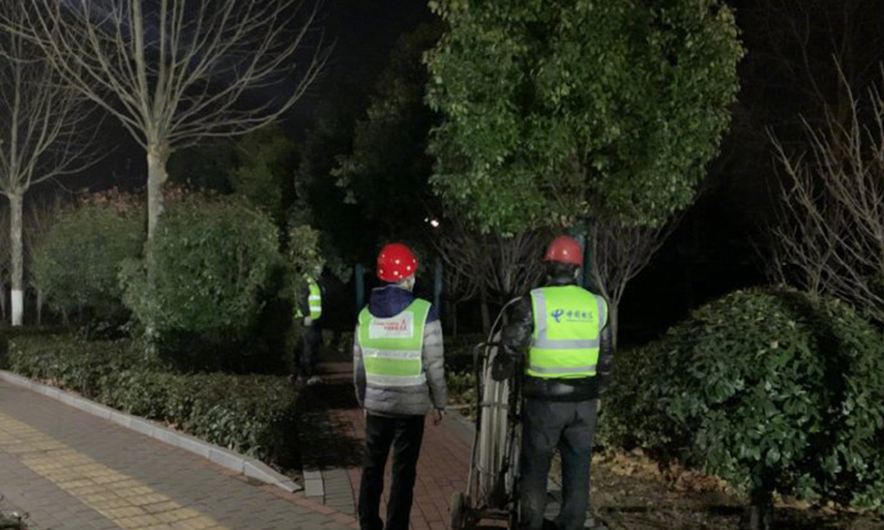 1月16日凌晨，經過7小時奮戰，中國鐵塔許昌市分公司為許昌6000間隔離方艙駐地周邊架起通信基站。