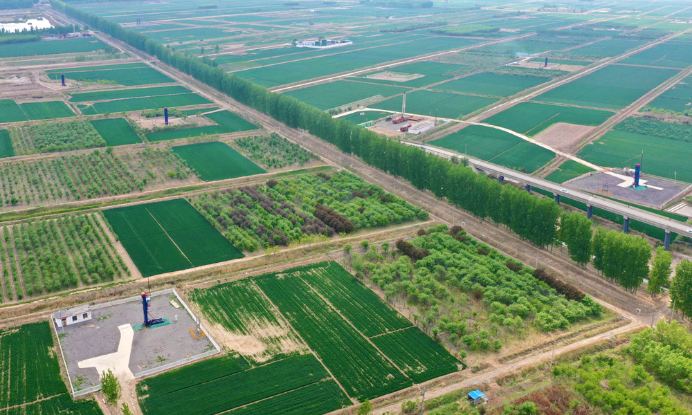 勝利油田油氣開(kāi)采現(xiàn)場(chǎng)。