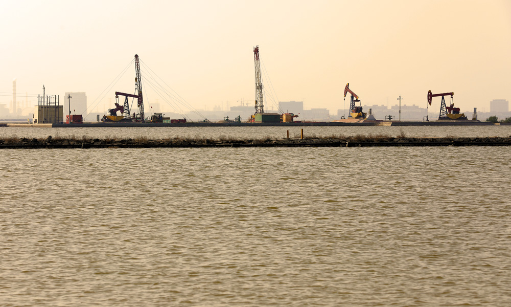 勝利油田油氣開(kāi)采現(xiàn)場(chǎng)。