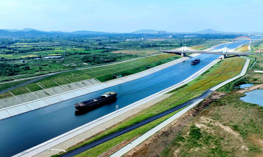 此次試運行的菜子湖線全長131.2公里，航道等級為Ⅲ級，巢湖側為上游，長江側為下游，設計船舶噸級為1000噸級，兼顧2000噸級船舶。