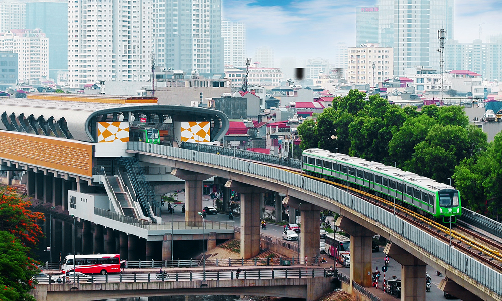 中國中鐵承建的越南河內(nèi)輕軌（吉靈—河?xùn)|）是越南第一條城市輕軌，也是“一帶一路”倡議與越南“兩廊一圈”規(guī)劃對(duì)接的示范工程。該項(xiàng)目是中越互利務(wù)實(shí)合作穩(wěn)步前進(jìn)的橋梁和紐帶，構(gòu)建了良性互動(dòng)的“走出去”生態(tài)圈，讓“中國制造”“中國名片”再次閃耀國際舞臺(tái)。