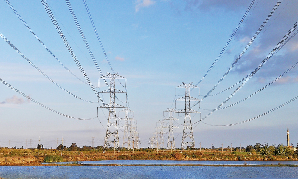 埃及EETC 500千伏主干網改造升級項目共建設15條總長1150千米的500千伏輸電線路，配套支撐3座480萬千瓦燃氣電站電力送出，切實提升了尼羅河三角洲區域的電力供給能力。