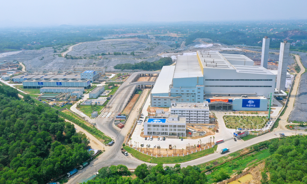 中國五礦承建的越南河內生活垃圾焚燒發電工程是越南最大、單體項目規模亞洲第二的垃圾焚燒發電廠，日處理城市生活垃圾4000噸，占河內生活垃圾總量50%以上。項目于2023年4月投產運營，有效破解當地“垃圾圍城”困局，產生了良好的社會效益及經濟效益，對推動越南首都綠色可持續發展、改善能源結構、實現長期處理城市生活垃圾的目標、培養當地高技術人才、促進當地就業發揮重要推動作用。