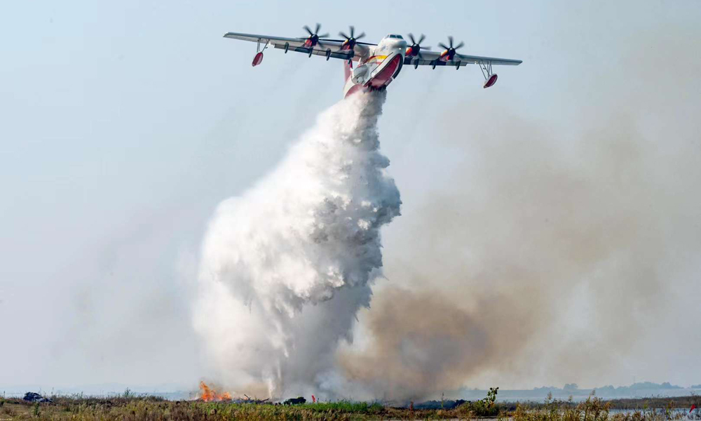 10月27日，一場(chǎng)多機(jī)種協(xié)同的航空工業(yè)應(yīng)急救援綜合實(shí)戰(zhàn)演練在湖北省荊門漳河機(jī)場(chǎng)上演。