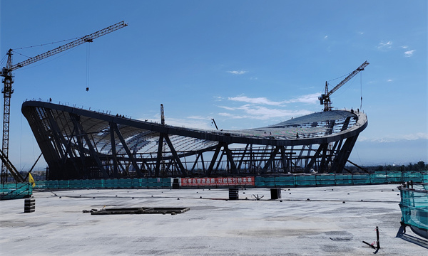 近日，由中鐵二十五局參建的烏茲別克斯坦奧林匹克城項目大平臺施工完成80%，附屬用房完成85%。中鐵二十五局承建室外大平臺、配套設施用房及體育場工藝等工程。該項目將作為2025年亞洲青年運動會及殘疾人運動會綜合性賽事主辦場地，是中亞地區首個全面采用中國標準設計、建設、驗收的項目。項目建成后，對推動烏茲別克斯坦乃至中亞地區體育事業發展，為亞洲體育文化交流搭建橋梁具有重大意義。