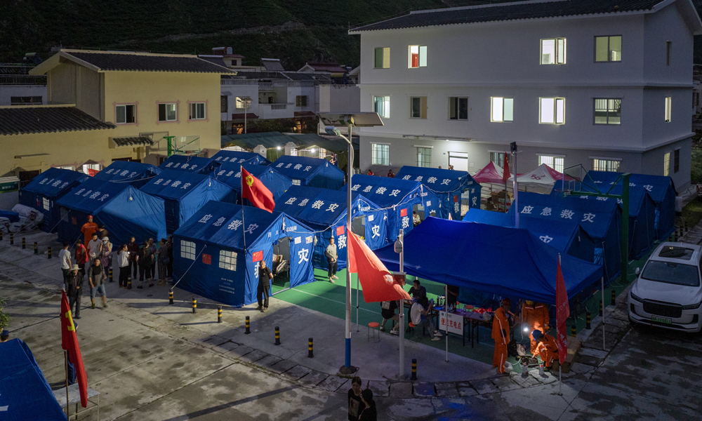 8月3日凌晨，四川省甘孜州康定市遭遇的山洪泥石流災害造成了兩條10千伏線路停運、265戶用戶停電。災害發生之后，國家電網四川甘孜供電公司共出動電力搶險人員65人，搶修工程車15輛、應急發電機11臺等各類裝備，通過搶修和調整供電方式，已經恢復了186戶供電，剩余的79戶居民在安置點實現了臨時供電。