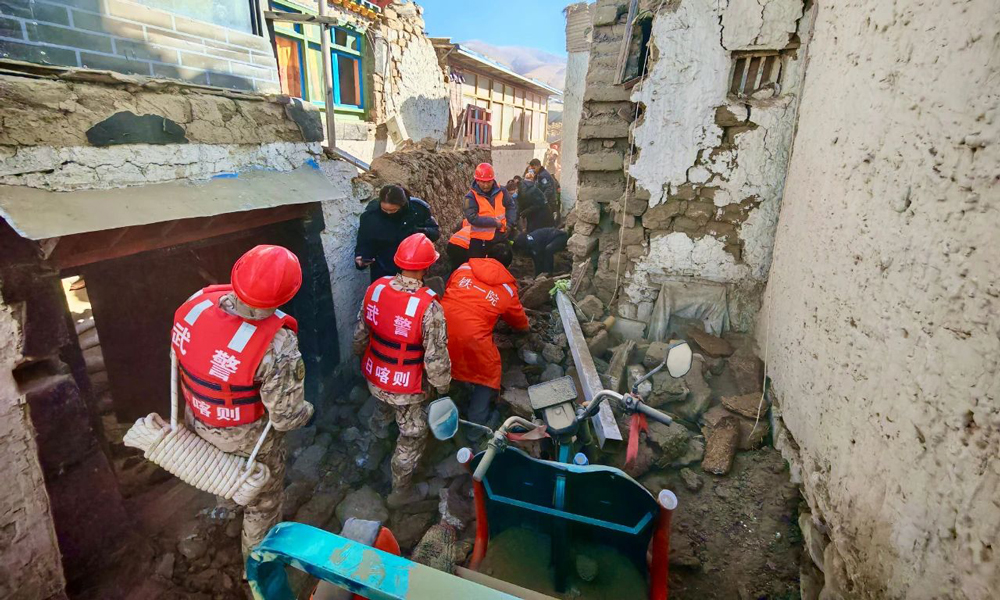 鐵一院高原鐵路指揮部勘探二分部及地質組駐地距離震中約30公里，震感強烈。了解到定日縣長所鄉受災嚴重后，第一時間投入2臺車及7名專業工程師趕赴現場，在確保團隊自身安全的前提下，參與現場救援工作，并協助當地救援力量判識震后地質情況，避免發生次生災害。