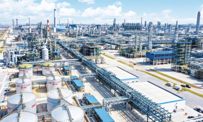 該項目的順利投產，將進一步延長中化泉州石化丙烯下游產業鏈，強化資源高效利用，有效提升產品附加值，為產業鏈延鏈強鏈奠定堅實基礎。中國中化泉州基地通過打造“油頭化尾、鏈式發展”的產業格局，形成從原油加工到高附加值新材料的全產業鏈競爭優勢，將進一步提升新材料自主保障能力，推動區域經濟高質量發展。