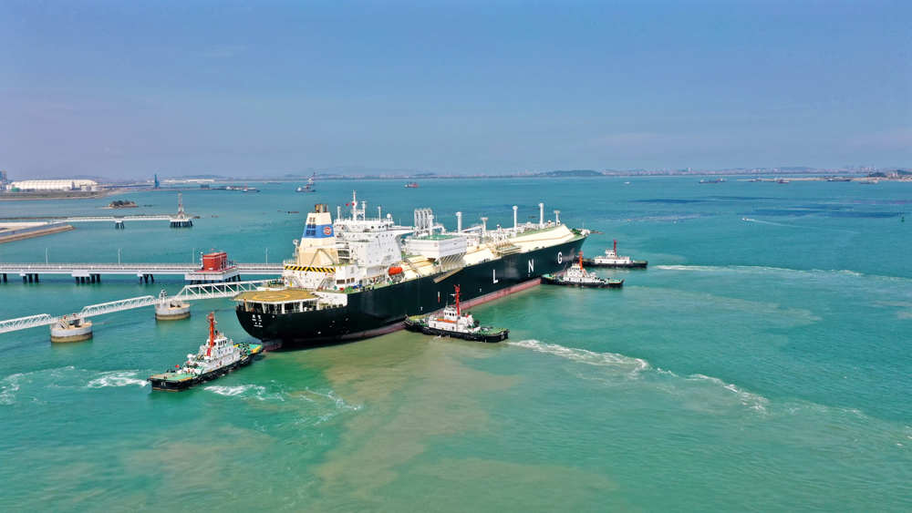 據悉，6月以來，福建省氣溫逐步攀升，省內調峰電廠用氣需求增大。中國海油湄洲灣“綠能港”積極做好迎峰度夏天然氣保供工作，為迎峰度夏備足“底氣”。