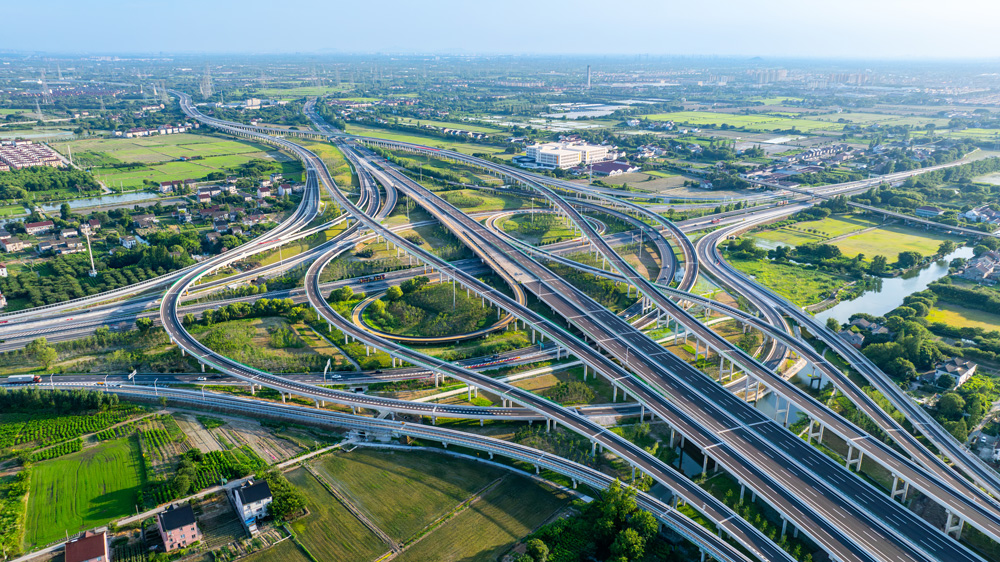 該項(xiàng)目控制性工程練市樞紐互通的18個(gè)匝道分別通向杭州、蘇州、湖州、上海、臺(tái)州5個(gè)方向，是浙北地區(qū)最大的五路交叉綜合樞紐立交，形似五角星。