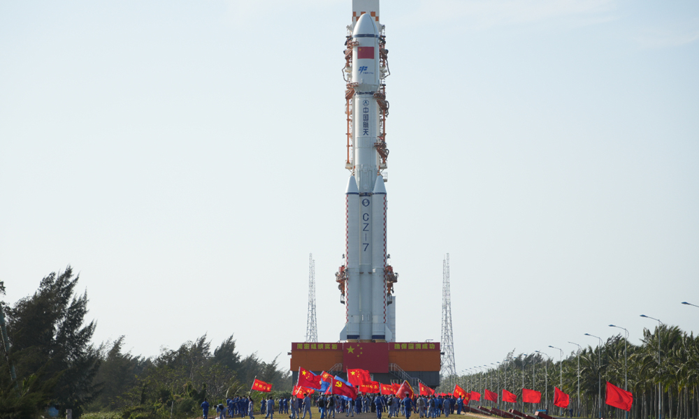 據(jù)中國載人航天工程辦公室消息，1月15日，由中國航天科技集團(tuán)有限公司研制的天舟七號(hào)貨運(yùn)飛船與長征七號(hào)遙八運(yùn)載火箭組合體垂直轉(zhuǎn)運(yùn)至發(fā)射區(qū)。