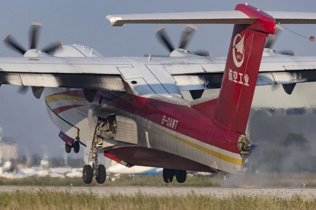 最小離地速度表明符合性試飛的圓滿完成，代表著AG600飛機最高試飛風險的失速特性、顫振、空中最小操縱速度、地面最小操縱速度和最小離地速度試飛科目已經全部攻克，為后續審定試飛的安全和取證奠定了堅實基礎。