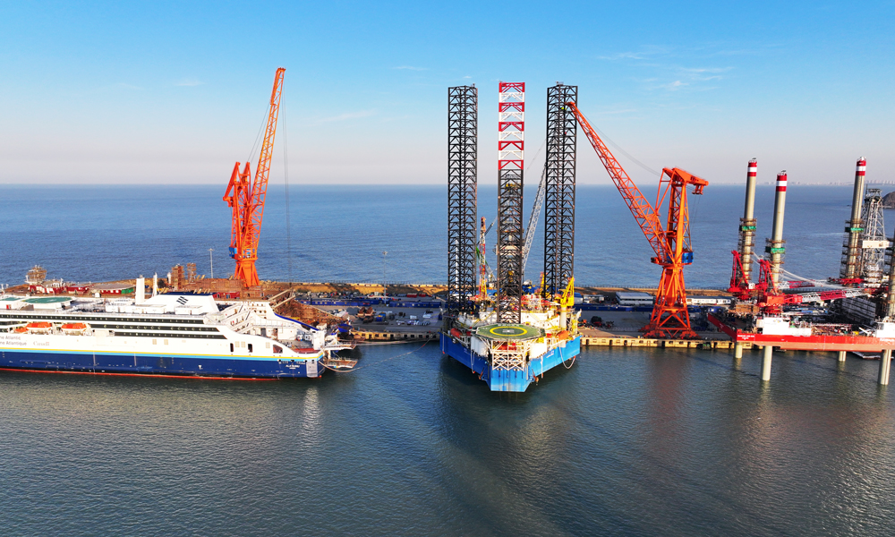 近年來，勝利油田海上勘探開發(fā)力度不斷加大，對海上鉆井施工提出了更高要求。該平臺投用后將有力促進勝利油田海上勘探開發(fā)。