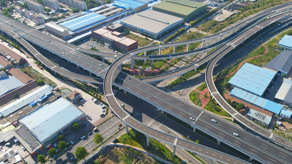 由中國建筑旗下中建八局承建的淄博市城市快速路網建設項目（一期），是淄博市一號重點民生工程，項目位于山東省淄博市，全長約9公里，包括8.4公里的高架橋以及地面段、輔路匝道等，項目是淄博“兩環五射線”計劃中的重要一環，通車后將有效緩解城市交通壓力。