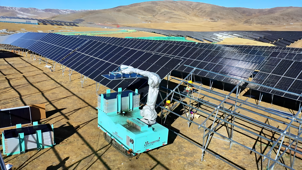 該項目建設的50兆瓦儲能電站是四川省首個構網型儲能電站，在2小時內可充電或放電5萬度 。“構網型儲能電站”將儲能電池與光伏發電裝置連接，形成一個具有自動充放電功能的小型電網，不僅能調節清潔能源發電項目的波動性，還能有效改善偏遠地區電網的穩定運行能力。