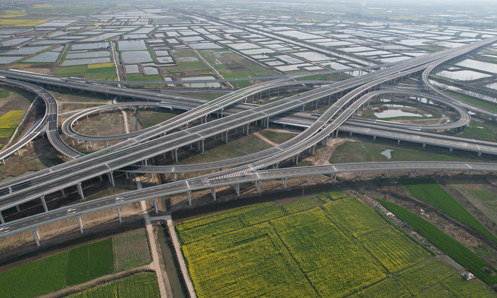 武松高速作為湖北省“九縱五橫三環”高速公路網的關鍵聯絡線，由武漢段、仙桃至洪湖段、萬全至監利段、監利至江陵段、江陵至松滋段（含觀音寺長江大橋）等5段高速組成，線路總長約222公里。對于優化湖北高速路網，強化長江經濟帶骨干路網結構，改善仙桃市東南部與洪湖市中北部地區的交通狀況，提升分蓄洪區的防洪和緊急救援能力具有極其重要的戰略意義。