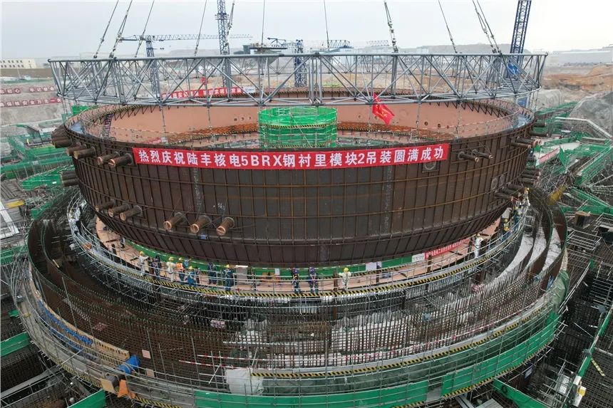 陸豐核電5號機組核島鋼襯里模塊二吊裝現(xiàn)場.jpg 陸豐核電5號機組核島鋼襯里模塊二吊裝現(xiàn)場.jpg