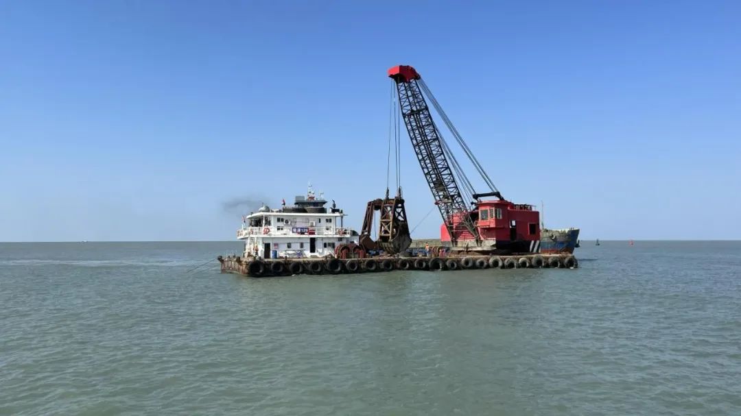 陸豐核電5號機組海工取水導(dǎo)流堤順利開工.jpg 陸豐核電5號機組海工取水導(dǎo)流堤順利開工.jpg