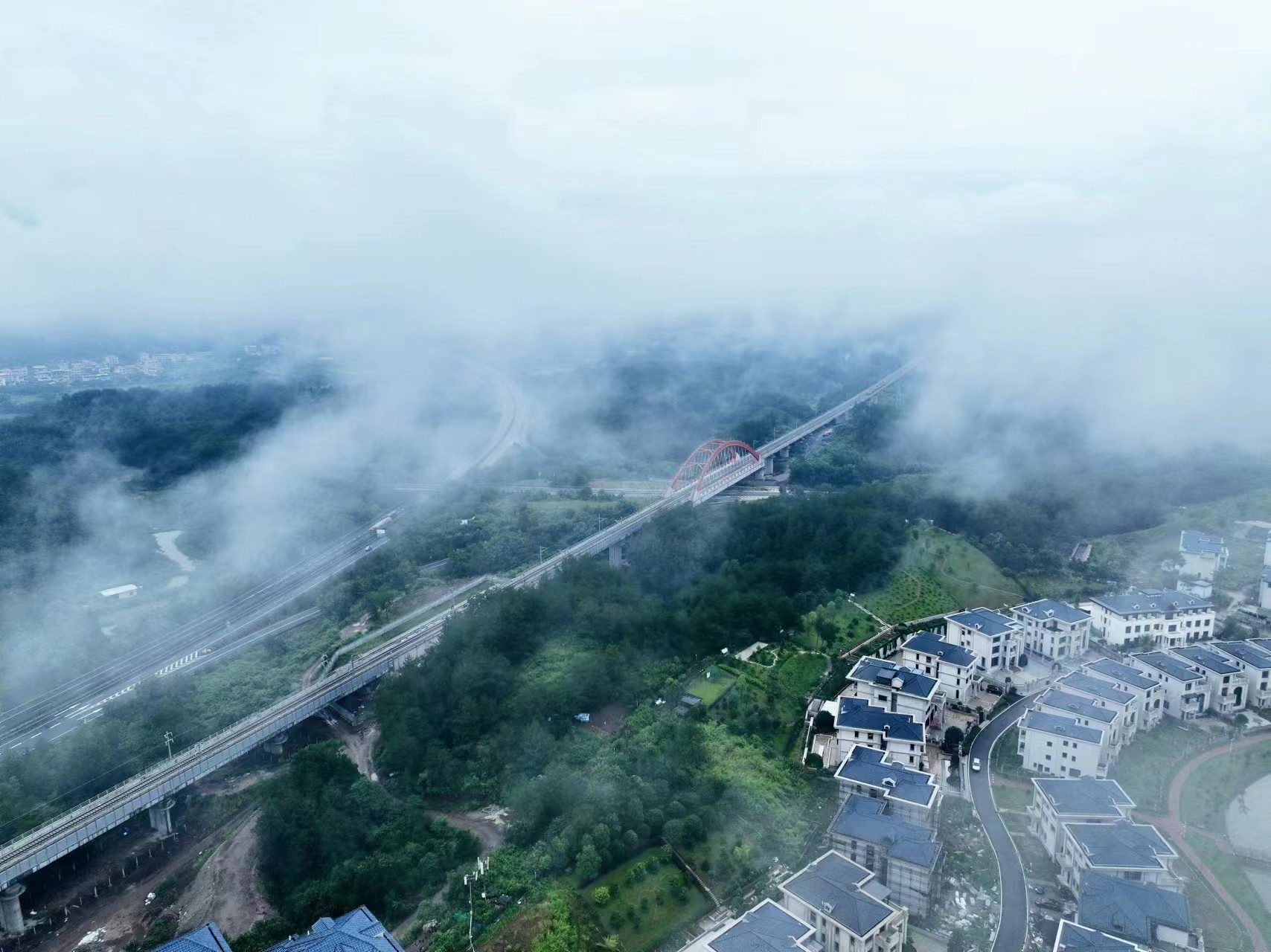 龍龍高鐵福建段全線鋪軌貫通1.jpg 龍龍高鐵福建段全線鋪軌貫通1.jpg