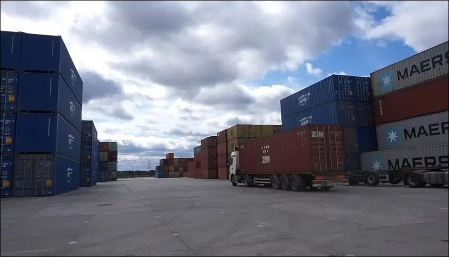 同比增長超兩成,上半年遼港集團集裝箱生產“成績單”亮眼3-ok.jpg 同比增長超兩成,上半年遼港集團集裝箱生產“成績單”亮眼3-ok.jpg