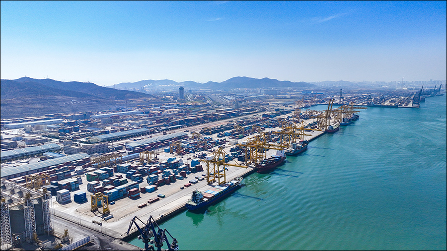 同比增長超兩成,上半年遼港集團集裝箱生產“成績單”亮眼2 (1)-ok.jpg 同比增長超兩成,上半年遼港集團集裝箱生產“成績單”亮眼2 (1)-ok.jpg