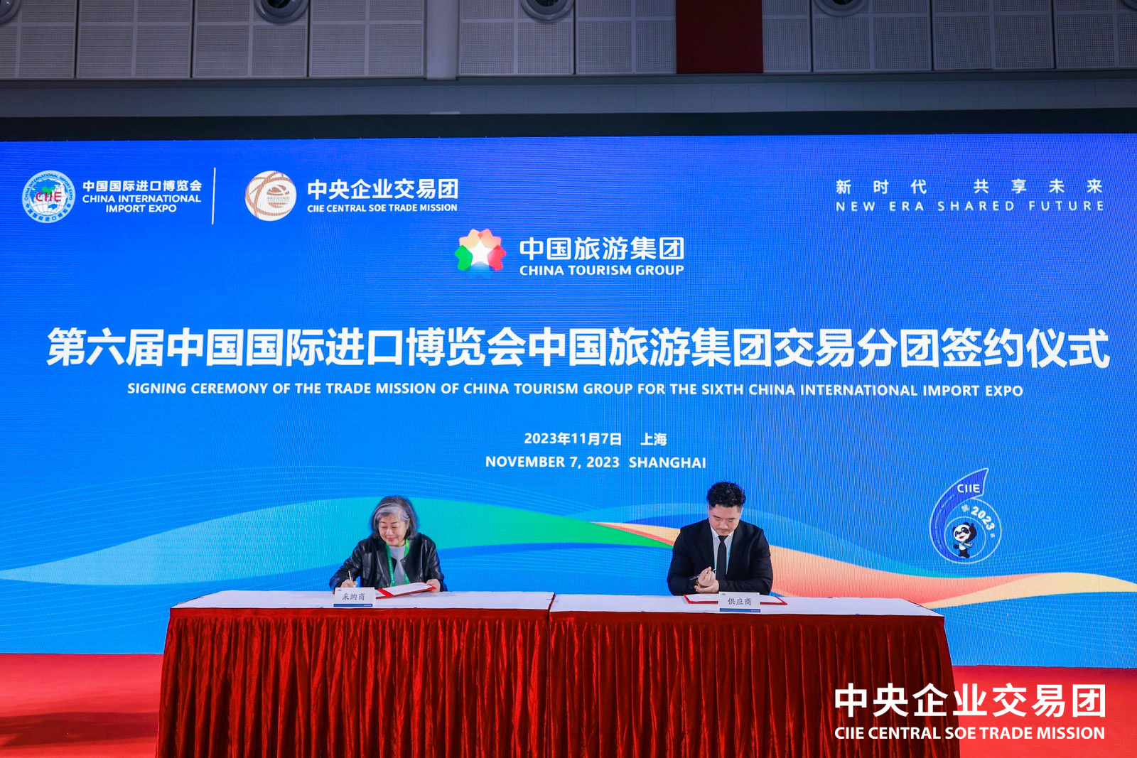 簽約照片3.jpg 簽約照片3.jpg