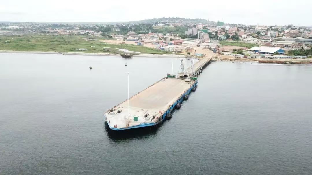 安哥拉卡賓達港口.jpg 安哥拉卡賓達港口.jpg