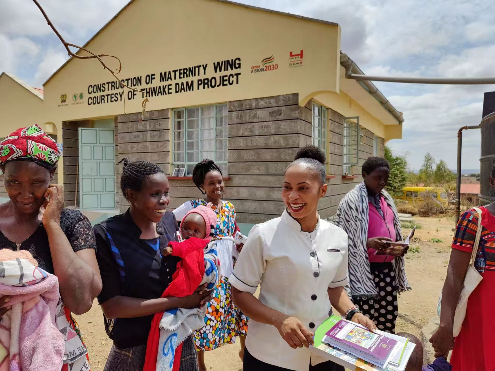 肯尼亞斯瓦克大壩項目部為當地修建的一幢婦產樓.jpg 肯尼亞斯瓦克大壩項目部為當地修建的一幢婦產樓.jpg