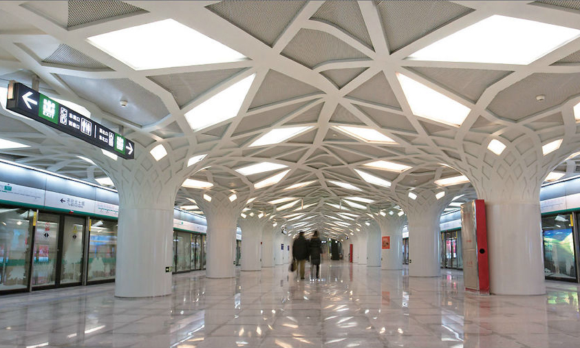 城市軌道交通列控系統(tǒng)（CBTC）徹底打破了國外公司的壟斷，裝備北京地鐵8號線，全面替代國外設(shè)備，創(chuàng)新實現(xiàn)中國城市軌道交通的互聯(lián)互通，支持不同車載設(shè)備列車的跨線運行，先后在重慶、西安、長春、合肥等地實施。圖為北京地鐵8號線一隅。