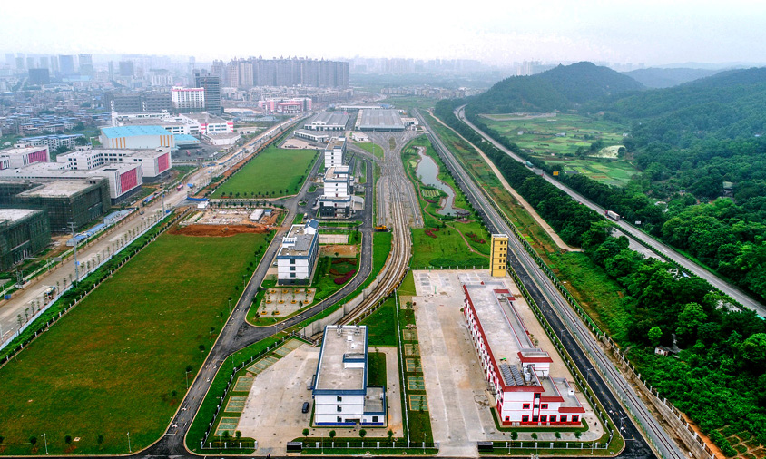 近日，由中國鐵建所屬中鐵二十五局四公司承建的我國首個地鐵“海綿車輛段”——南寧地鐵3號線心圩車輛段通過竣工驗收。圖為項目全景。（莫威源 攝）