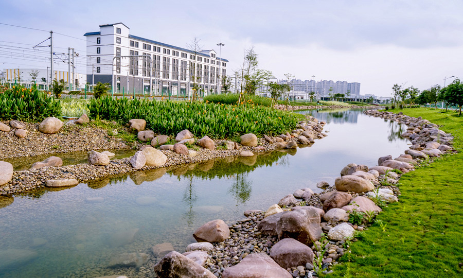 圖為海綿車輛段內景色優美的濕地公園。
