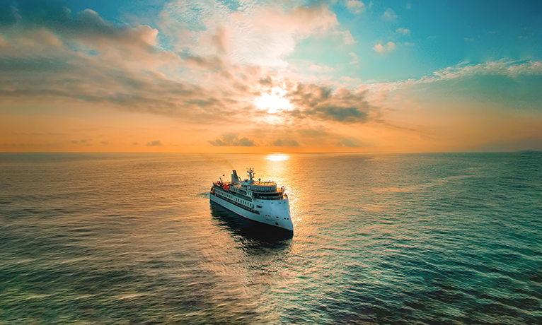 圖為招商極地探險郵輪1號船（CMHI-196-1）進行慣性實驗。