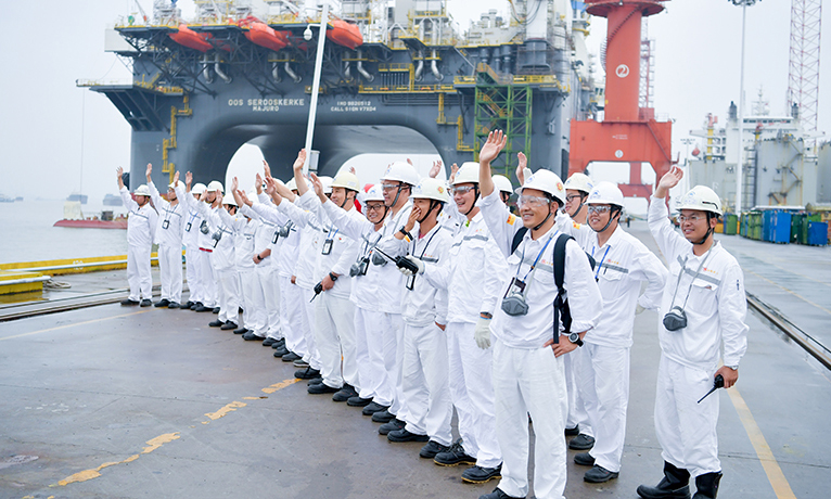 圖為2019年7月10日，招商極地探險郵輪1號船（CMHI-196-1）離港試航。