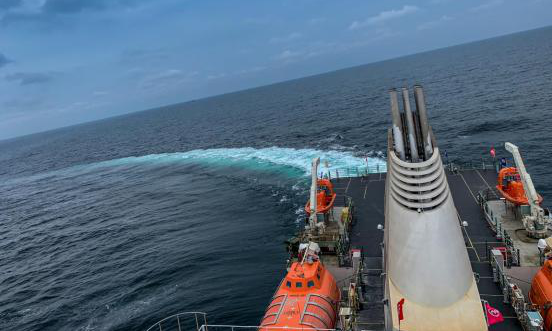 圖為招商極地探險郵輪1號船（CMHI-196-1）進行急轉(zhuǎn)性能實驗。